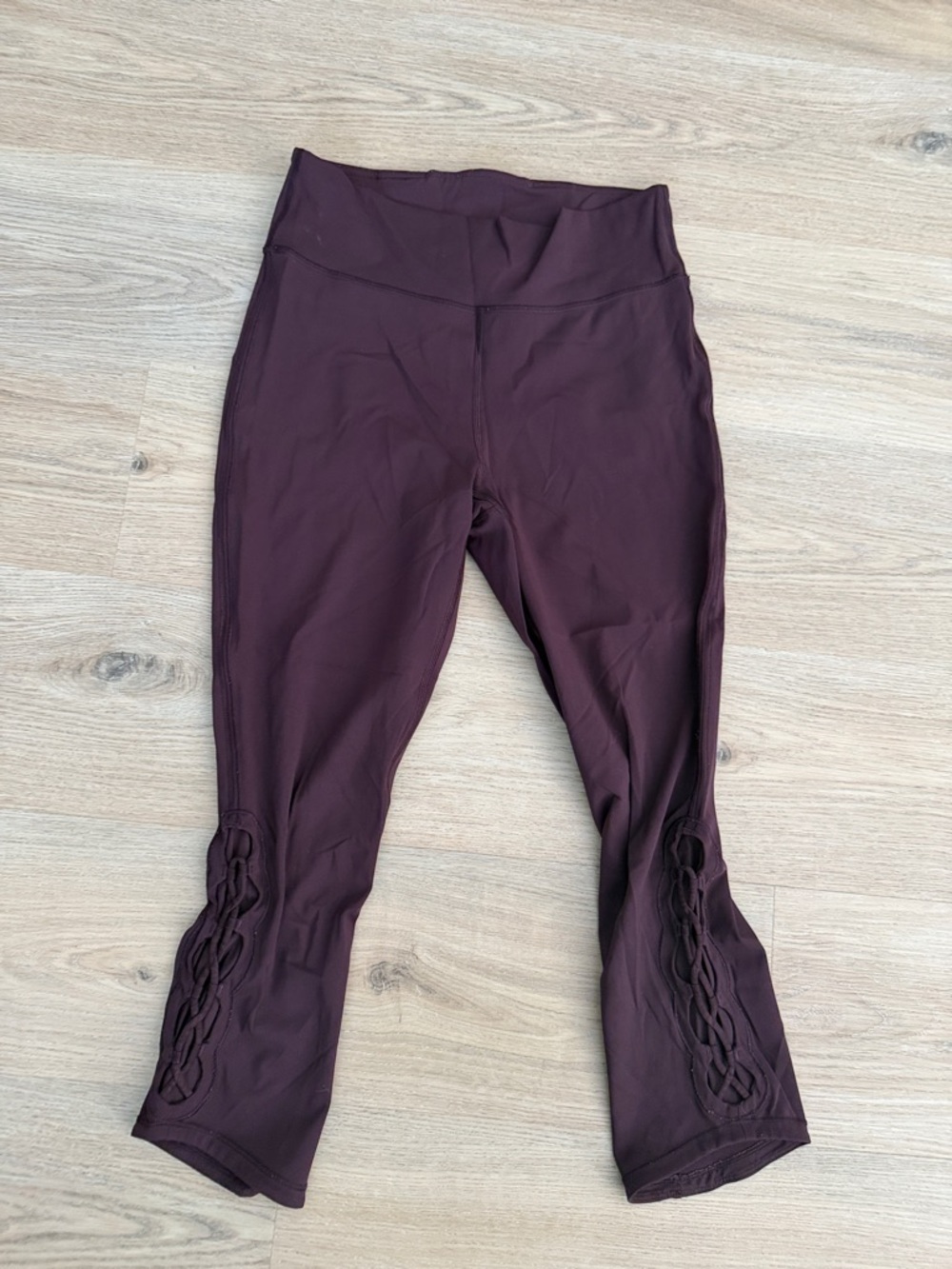 Lululemon Cropped Leggings with Braided Side Detail size 8